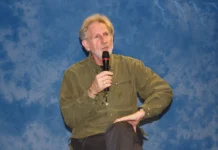 Aus dem Jahr 2010: TZN Exklusiv mit René Auberjonois René Auberjonois auf der Bühne in Deggendorf (FKM-Events 2010)