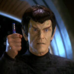 Senator Vreenak in “Im fahlen Mondlicht” (Szenenbild: CBS)