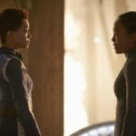 Michael Burnham (Sonequa Martin-Green) und Gabrielle Burnham (Sonja Sohn) führen in “Der Zeitsturm” ein emotionales Gespräch (Szenenfoto: CBS).