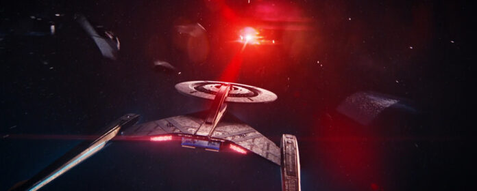 Burnham zieht die Discovery in "Such Sweet Sorrow, Part 2" mit in ein Wurmloch (Szenenfoto: CBS).