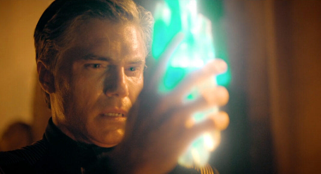 Captain Pike (Anson Mount) muss in 