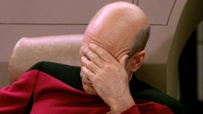 Picard Facepalm Picard (Patrick Stewart) auf der Brücke der Enterprise - Facepalm