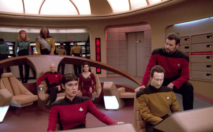 Brückencrew in "Cause and Effect" (Szenenbild: CBS) Brückencrew in "Cause and Effect" (Szenenbild: CBS)