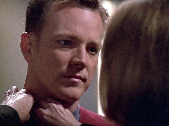 Tom Paris aus Star Trek Voyager wird befördert