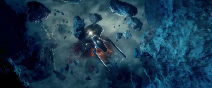 Die Titan fällt in die Gravitationsanomalie in "No Win Scenario" (Szenenphoto: Paramount)