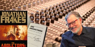 “Hab ich aber nie gelesen, ehrlich”: Jonathan Frakes nimmt Hörbuch auf April's Fool News: Jonathan Frakes records audiobook for "The Abductors: Conspiracy"