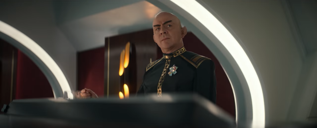 Sneak-Peak-Teaser zu Staffel 2 von "Star Trek: Strange New Worlds!" 4 "Strange New Worlds": Der Anklänger im Verfahren gegen Una ist ein Vulkanier.