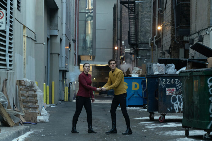 Die Ankunft von La'an und Kirk ("Star Trek: Strange New Worlds", 2x03, "Tomorrow and Tomorrow and Tomorrow") Die Ankunft von La'an und Kirk ("Star Trek: Strange New Worlds", 2x03, "Tomorrow and Tomorrow and Tomorrow")