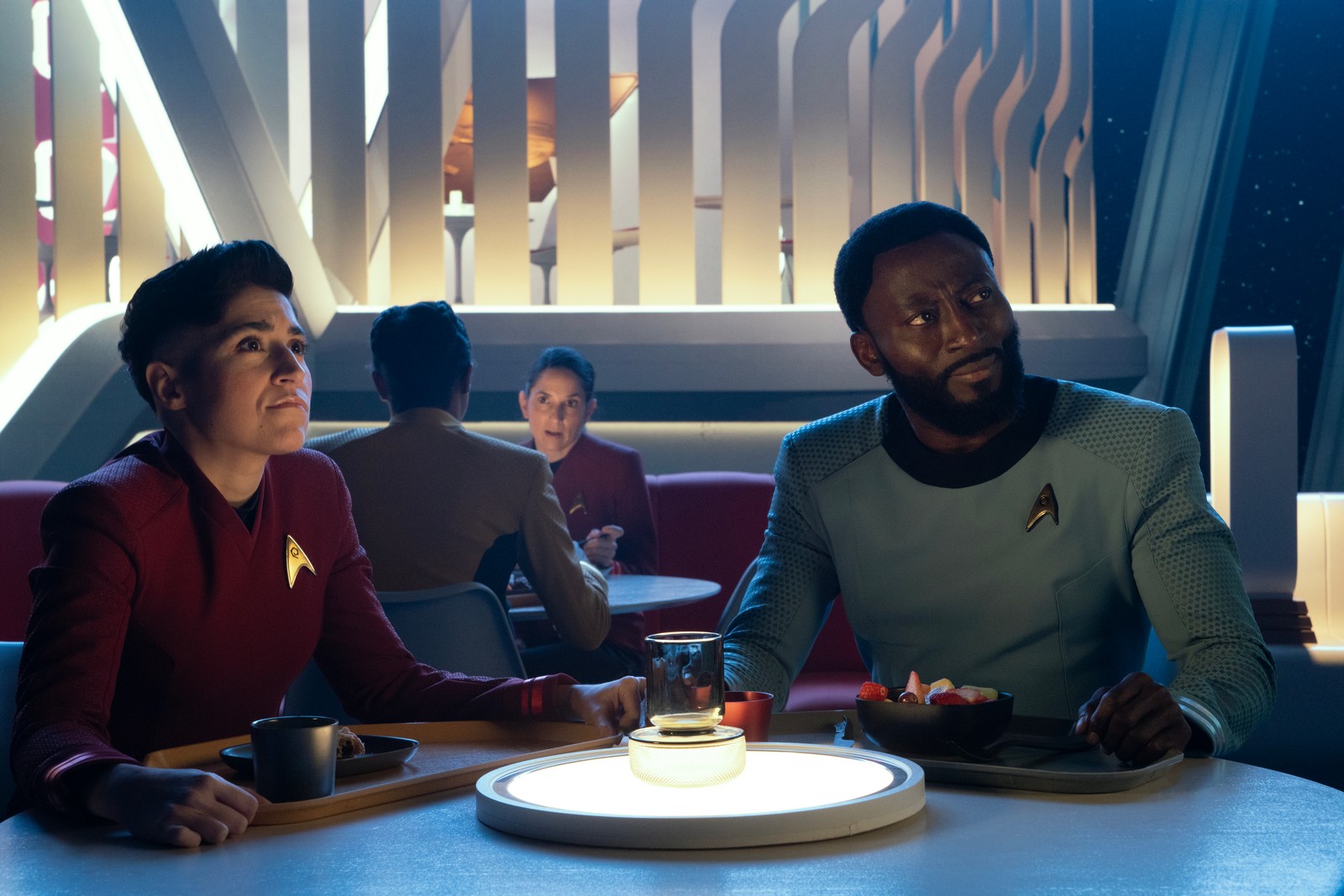 Preview: “Ad Astra per Aspera” (“Star Trek: Strange New Worlds”, 2×02) 9 Ortegas und M'Benga beim Essen
