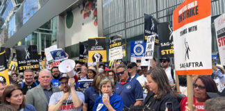 Streik-Update: Verhandlungen erneut gescheitert A day of solidarity with @SAGAFTRA and @WGAeast @WGAwest members. We had @AFTunion and @AFLCIO members join rallies across the country. #SAGAFTRAstrong #WGAstrong