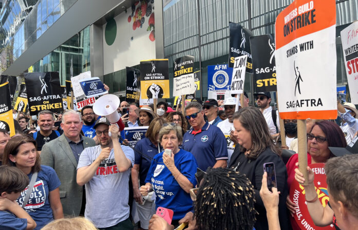 A day of solidarity with @SAGAFTRA and @WGAeast @WGAwest members. We had @AFTunion and @AFLCIO members join rallies across the country. #SAGAFTRAstrong #WGAstrong A day of solidarity with @SAGAFTRA and @WGAeast @WGAwest members. We had @AFTunion and @AFLCIO members join rallies across the country. #SAGAFTRAstrong #WGAstrong