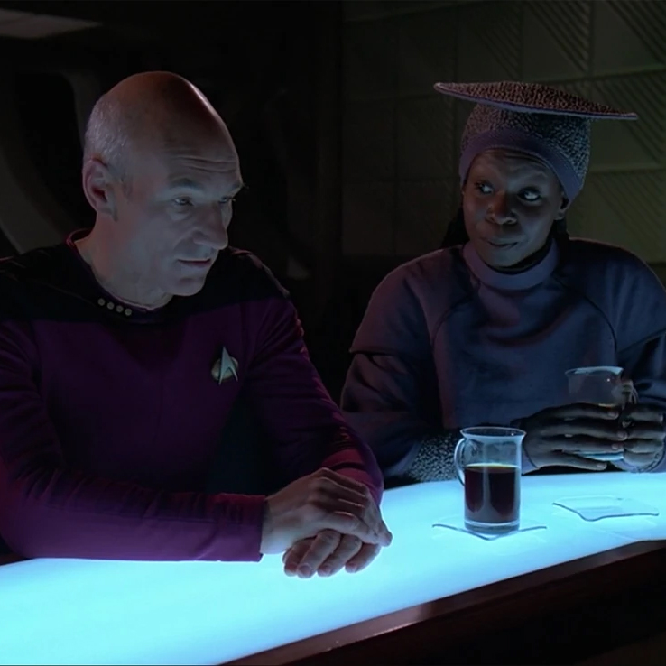 "The Measure Of A Man": Guinan berät Picard