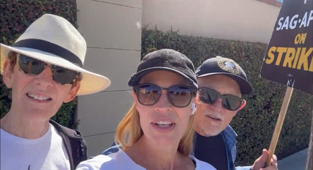 Streikupdate: Studios signalisieren, nicht mehr verhandeln zu wollen 1 Kitty Swink, Jeri Ryan und Armin Shimerman rufen zur Fortsetzung des Streiks auf