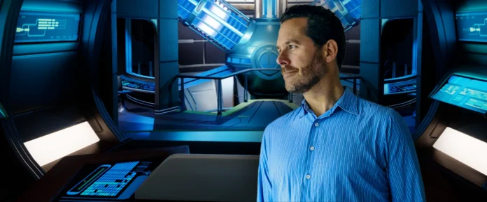 andrew-grant-interview-03 Andrew Grant and the Engineering Room of the U.S.S. Resolute from "Star Trek: Resurgence" (Photo: Andrew Grant, Screenshot: Dramatic Labs, Collage: TrekZone Network)