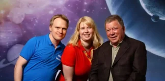 Podcast mit der schüchternen Sara, die wir losschickten, Stars zu interviewen Thomas und Sara Hoeft mit William Shatner im Confoto (2015)