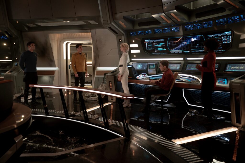 Kurzrezension: "Star Trek: Strange New Worlds" 3x06 - "The Sehlat Who Ate Its Tail" 1 Spock, Kirk, Chapel, Scott und Uhura in "The Sehlat Who Ate Its Tail" (Photo: Marni Grossman/Paramount+)