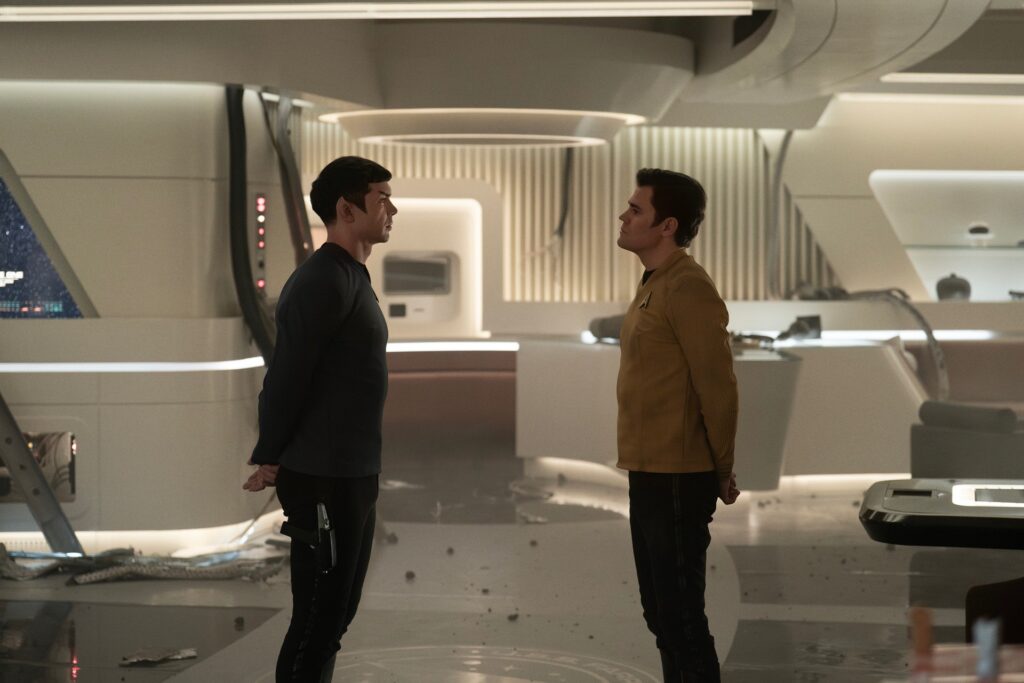 Kurzrezension: "Star Trek: Strange New Worlds" 3x06 - "The Sehlat Who Ate Its Tail" 2 Spock und Kirk in "The Sehlat Who Ate Its Tail" (Photo: Marni Grossman/Paramount+)