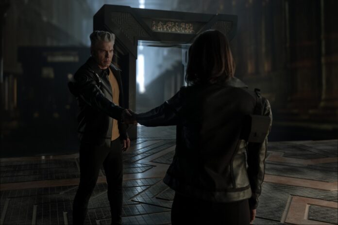 Pike und Batel in "New Life And New Civilizations" (Photo: Marni Grossman/Paramount+)