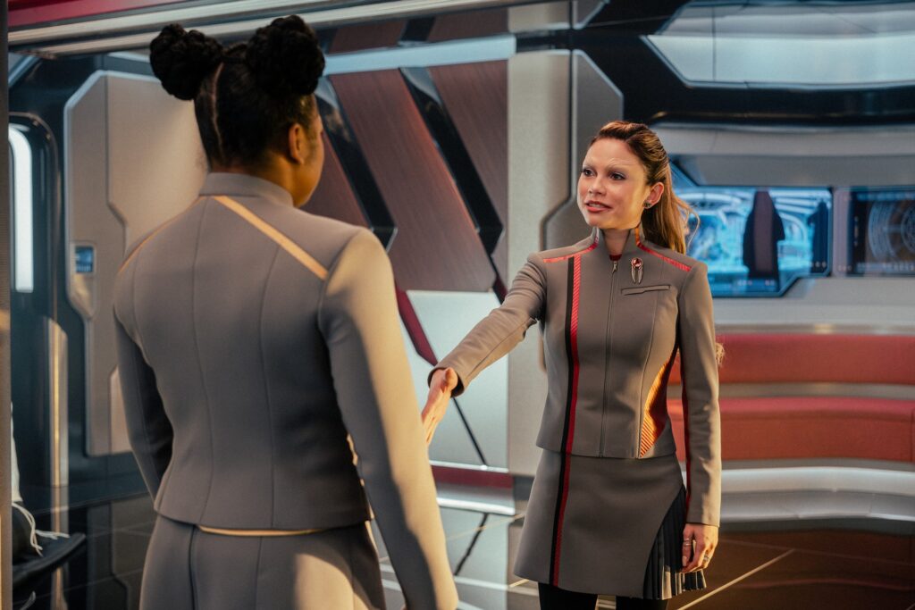 SAM und Lythe in "Kids These Days" (Photo: Brooke Palmer/Paramount+)