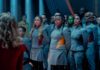 Spoiler-Review: “Starfleet Academy 1×06 – Komm fort” Ake, Lythe und SAM in "Come, Let’s Away" (Photo: John Medland/Paramount+)