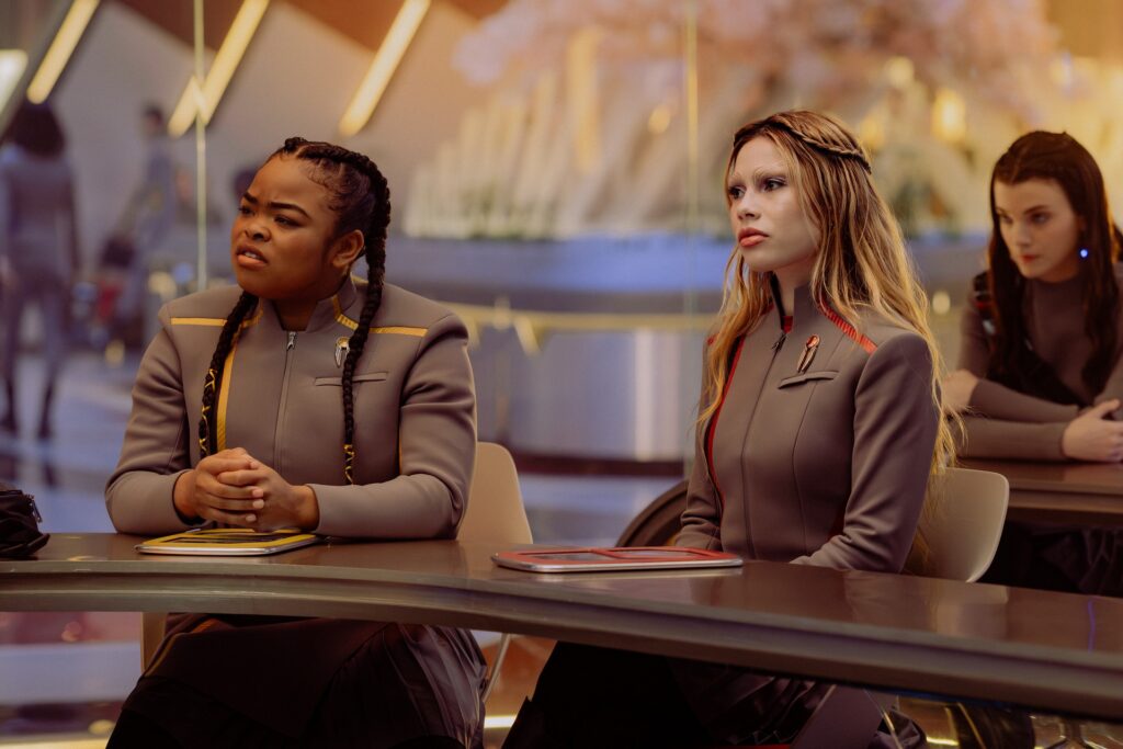 Spoiler-Review: "Starfleet Academy 1x08 - Das Leben der Sterne" 2 SAM und Lythe in "The Life of the Stars" (Photo: Brooke Palmer/Paramount+)