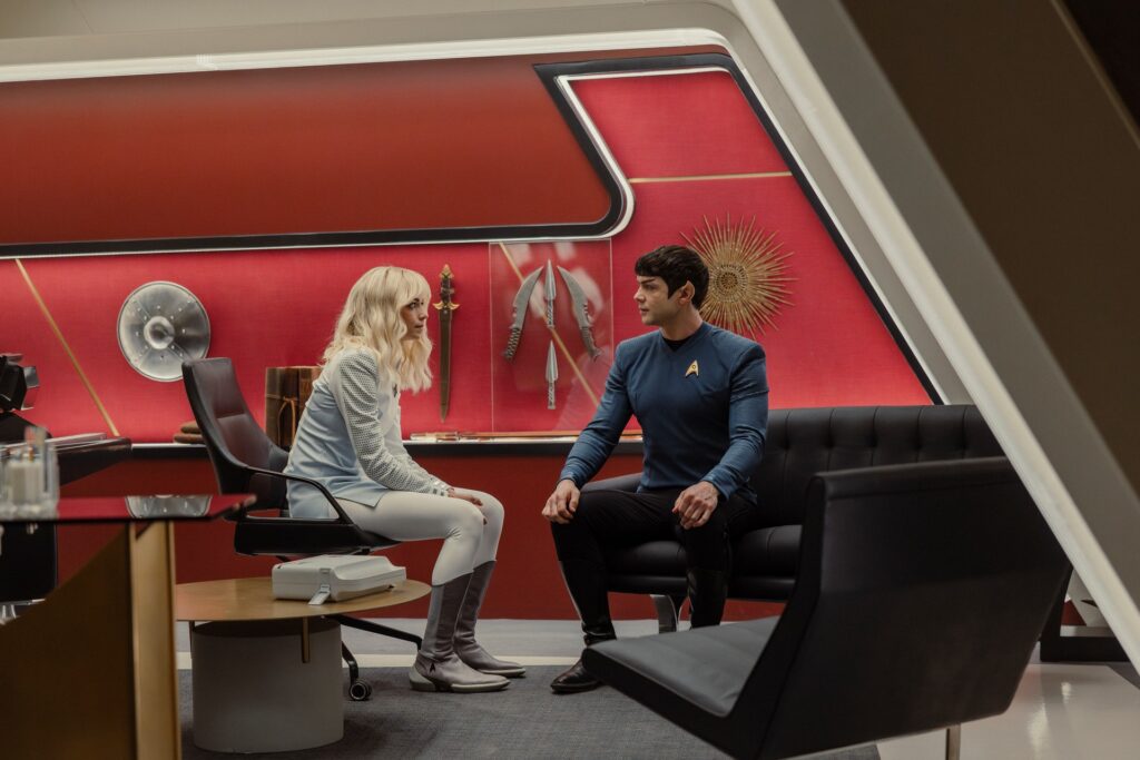 Zweitrezension: "Strange New Worlds 4x02 - Der Griffin-Vorfall" 3 Chapel und Spock in "The Griffin Incident" (Photo: Jan Thijs/Paramount+)