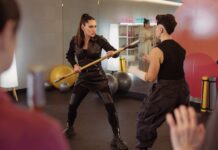 Zweitrezension: “Strange New Worlds 4×03 – Menschlicher bester Freund” Noonien-Singh und Ortegas in "Human Best Friend" (Photo: Jan Thijs/Paramount+)