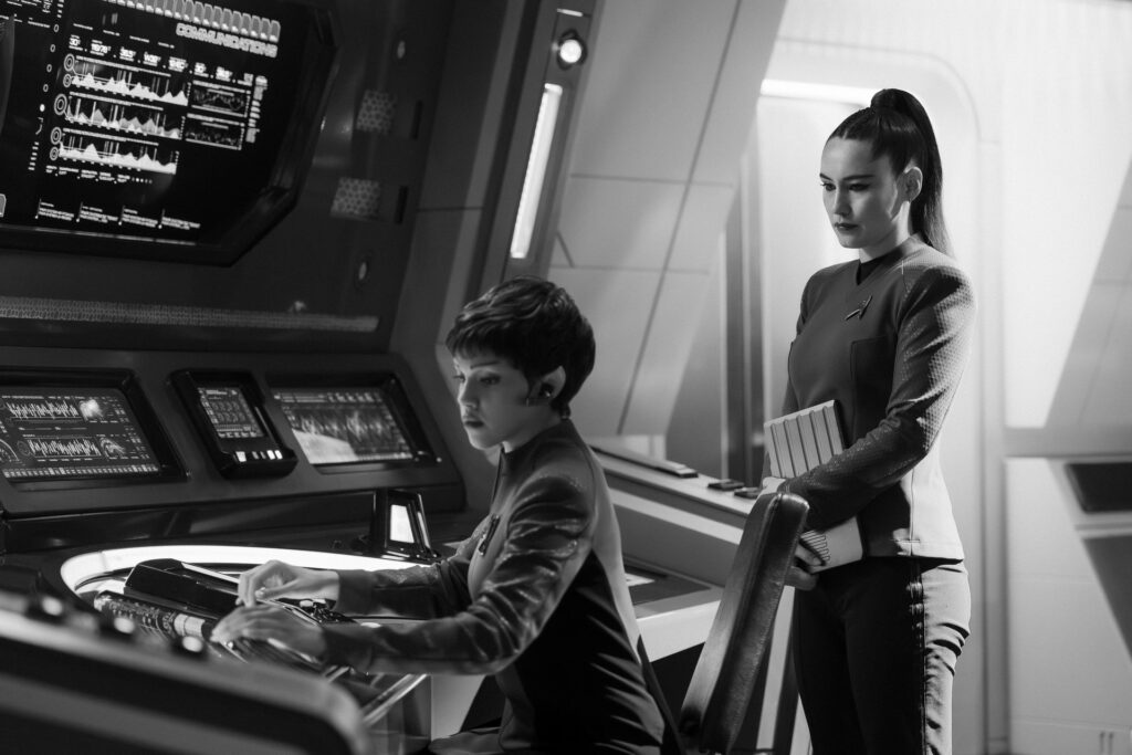 Kurzrezension: "Star Trek: Strange New Worlds" - 4x04 "A Case of Chiaroscuro" 3 A'Sha und Noonien-Singh in "A Case of Chiaroscuro" (Photo: Jan Thijs/Paramount+)