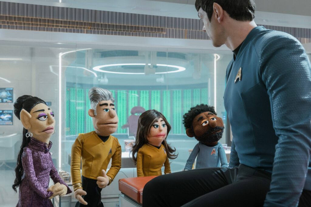 Rezension: "Strange Puppet Worlds 4x05 - Stufe-5 Folgenunfall" 3 T'Pring, Pke, Chion-Riley, M'Benga und Spock in "Level-Five Transporter Accident" (Photo: Jan Thijs/Paramount+)