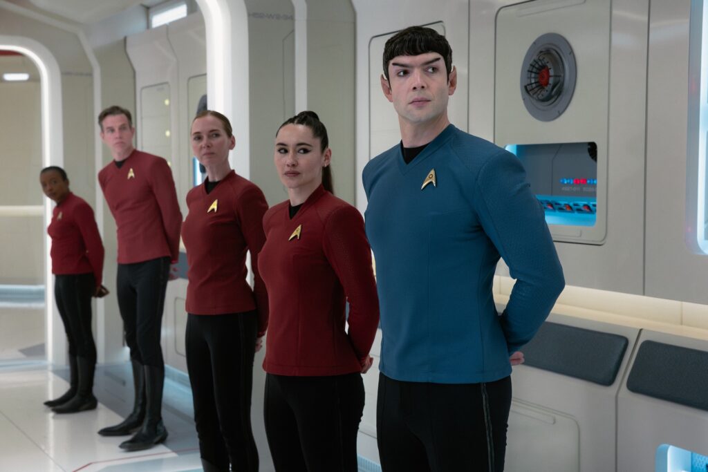 Kurzrezension: "Star Trek: Strange New Worlds" - 4x08 "Orders of Magnitude" 2 Noonien-Singh und Spock in "Orders of Magnitude" (Photo: Jan Thijs/Paramount+)