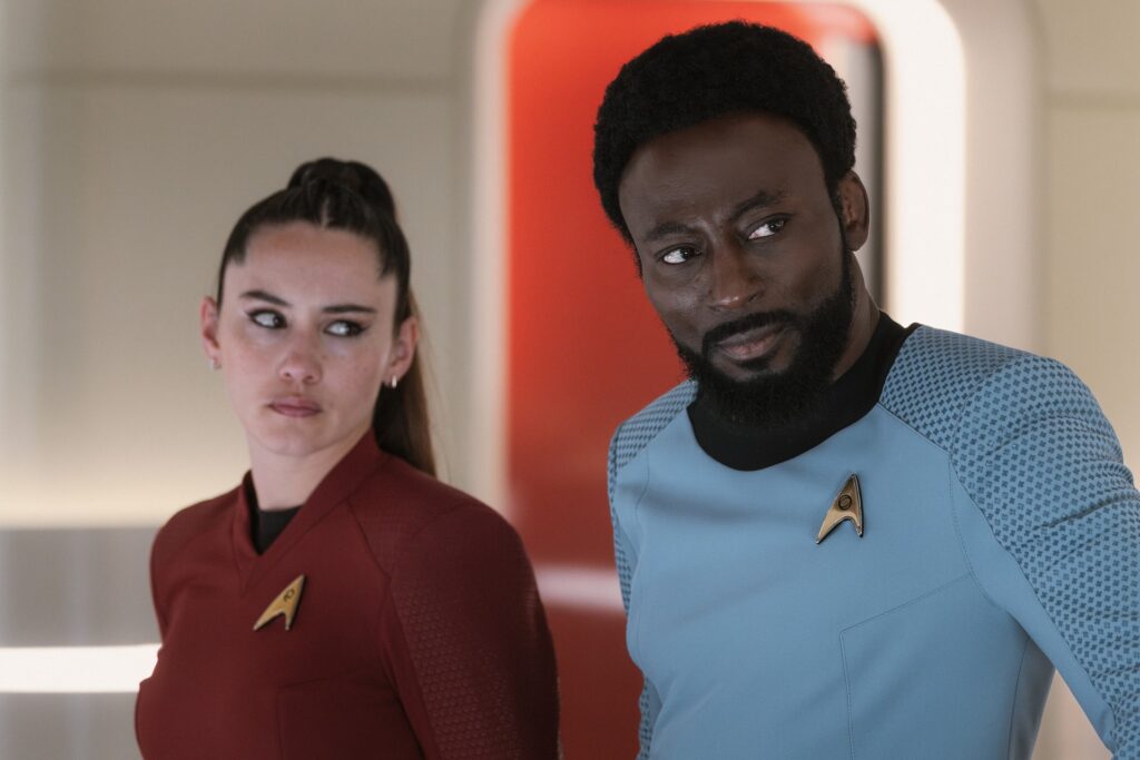 Rezension: "Strange New Worlds 4x09 - Es La'an einmal" 3 Noonien-Singh und M'Benga in "Orders of Magnitude" (Photo: Jan Thijs/Paramount+)