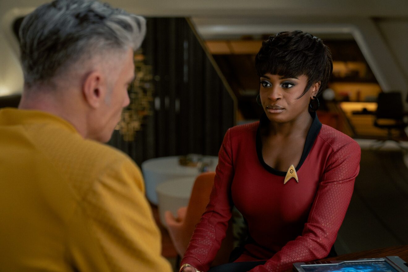 Pike und Uhura in "Tomorrow's Enterprise" (Photo: John Medland/Paramount+)
